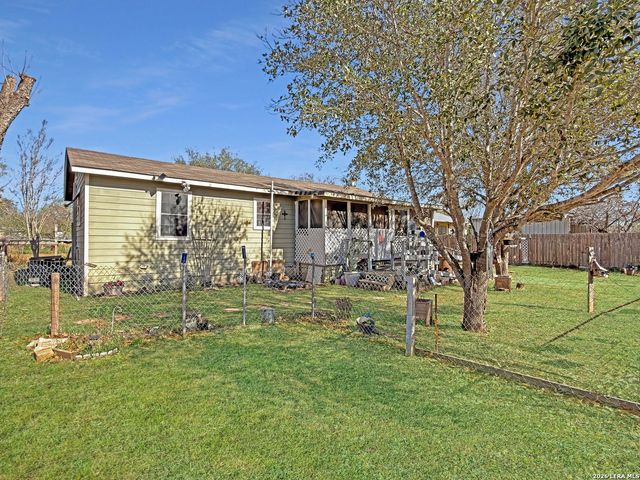 213 E 4th, Elmendorf, TX 78112