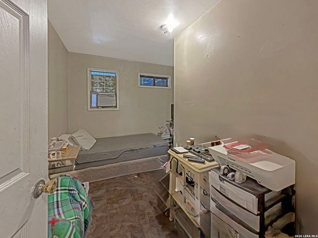 213 E 4th, Elmendorf, TX 78112