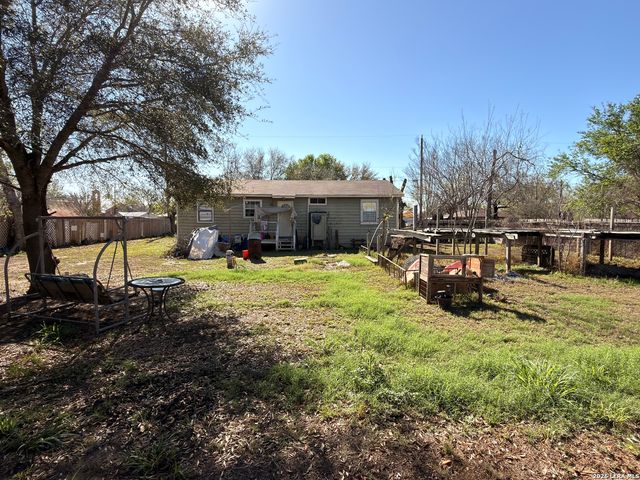 213 E 4th, Elmendorf, TX 78112