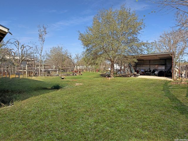 213 E 4th, Elmendorf, TX 78112