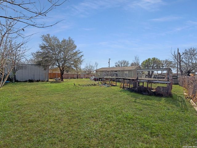 213 E 4th, Elmendorf, TX 78112