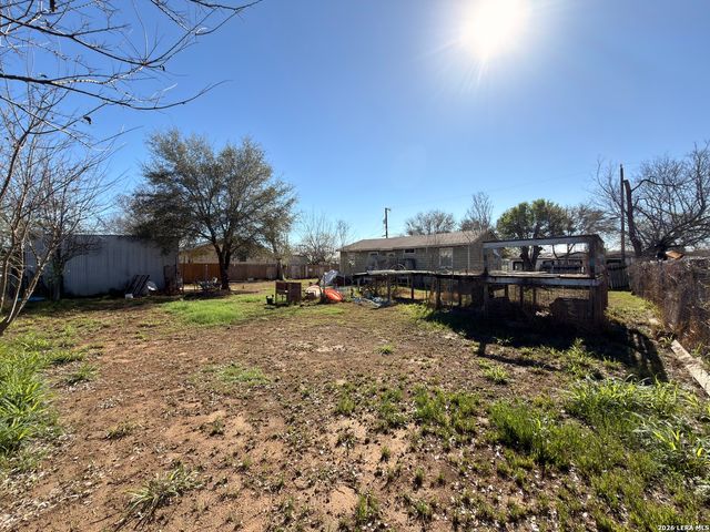 213 E 4th, Elmendorf, TX 78112