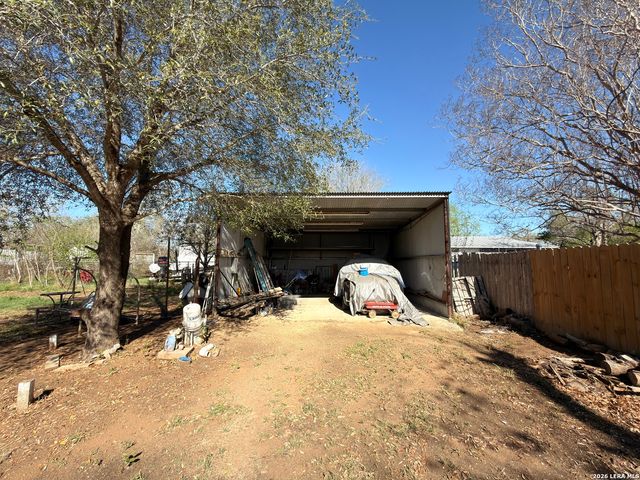 213 E 4th, Elmendorf, TX 78112