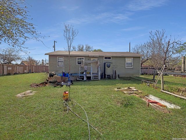 213 E 4th, Elmendorf, TX 78112