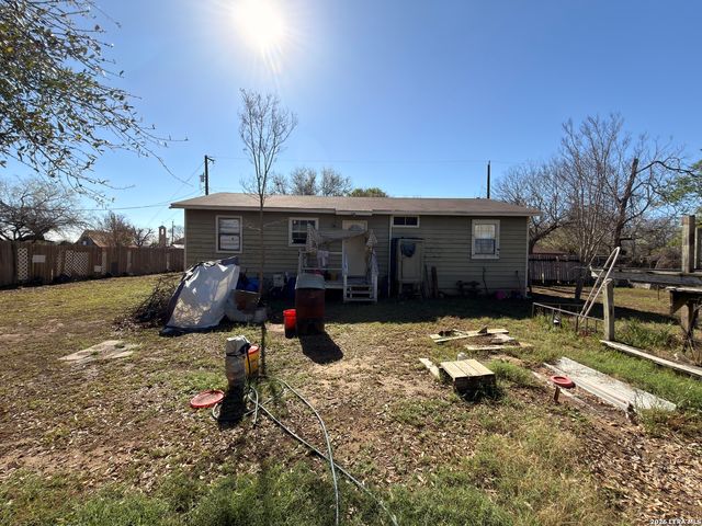 213 E 4th, Elmendorf, TX 78112
