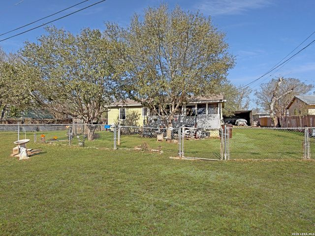 213 E 4th, Elmendorf, TX 78112