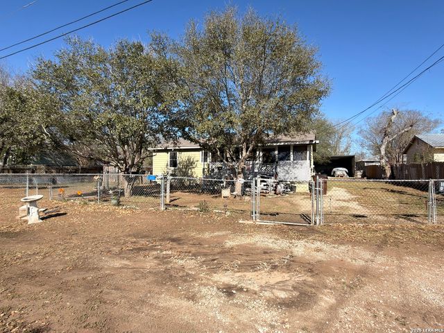 213 E 4th, Elmendorf, TX 78112