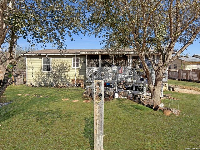 213 E 4th, Elmendorf, TX 78112