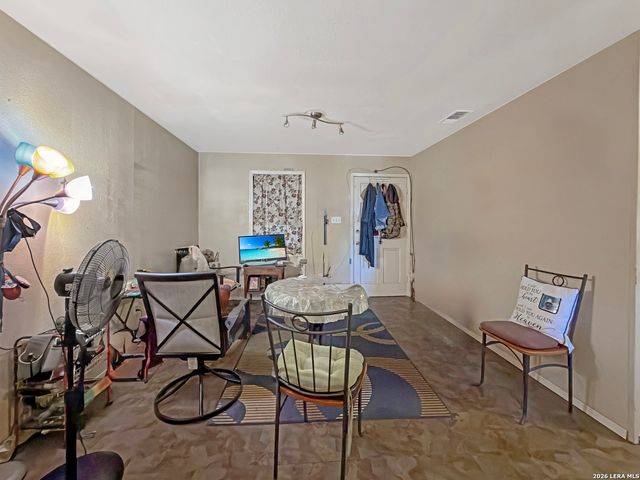 213 E 4th, Elmendorf, TX 78112