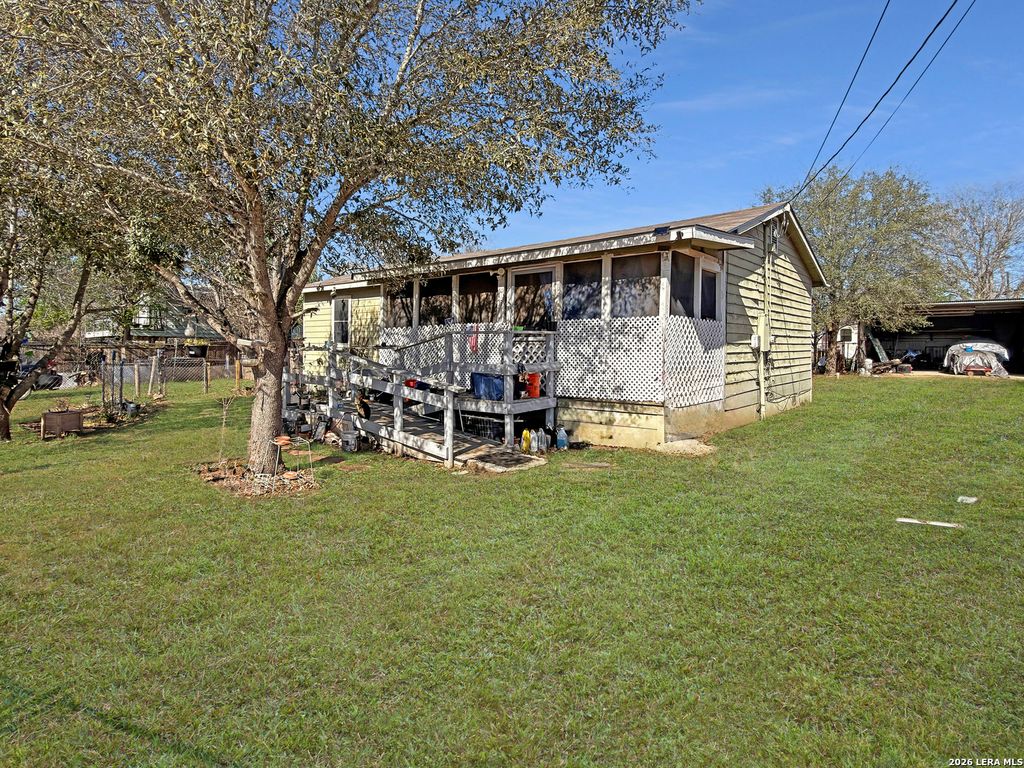 213 E 4th, Elmendorf, TX 78112