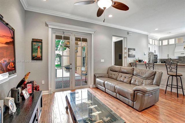 501 SW 146th Ter 5-7, Pembroke Pines, FL 33027