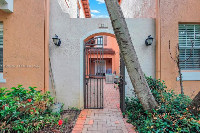 501 SW 146th Ter 5-7, Pembroke Pines, FL 33027