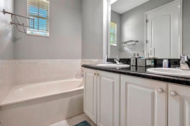 501 SW 146th Ter 5-7, Pembroke Pines, FL 33027