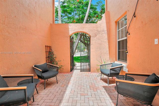 501 SW 146th Ter 5-7, Pembroke Pines, FL 33027