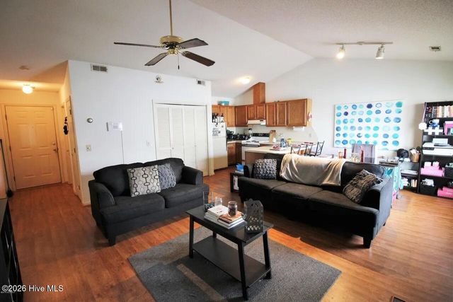 113 W Victoria Court E, Greenville, NC 27834