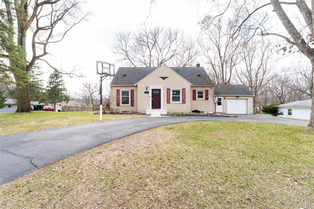 723 Globe Road, Waterford Charter Township, MI 48328