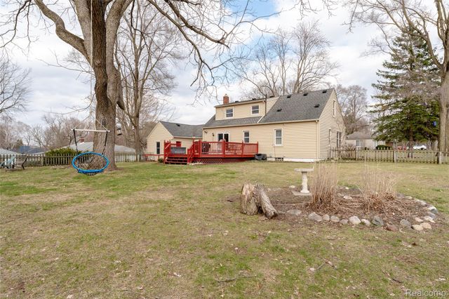 723 Globe Road, Waterford Charter Township, MI 48328