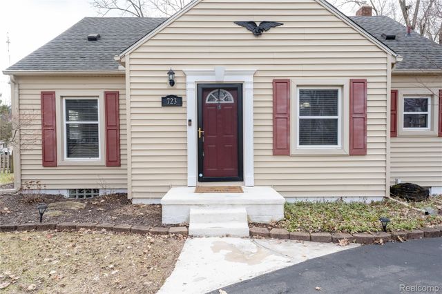 723 Globe Road, Waterford Charter Township, MI 48328