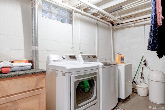 723 Globe Road, Waterford Charter Township, MI 48328