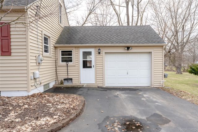 723 Globe Road, Waterford Charter Township, MI 48328