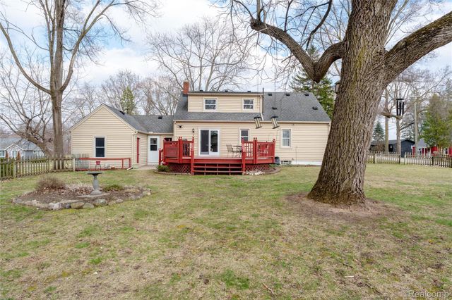 723 Globe Road, Waterford Charter Township, MI 48328