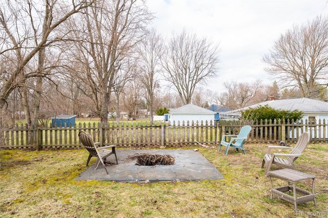 723 Globe Road, Waterford Charter Township, MI 48328