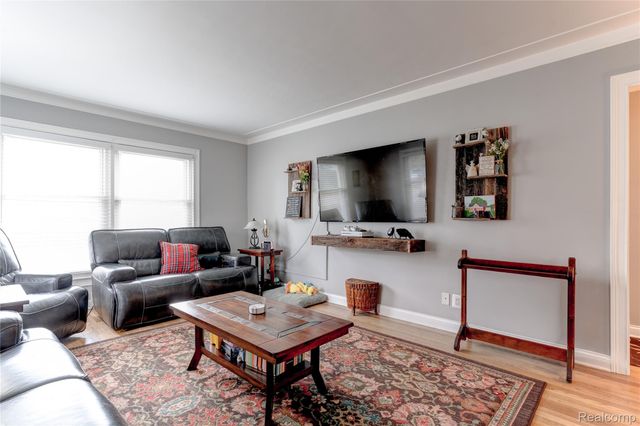 723 Globe Road, Waterford Charter Township, MI 48328