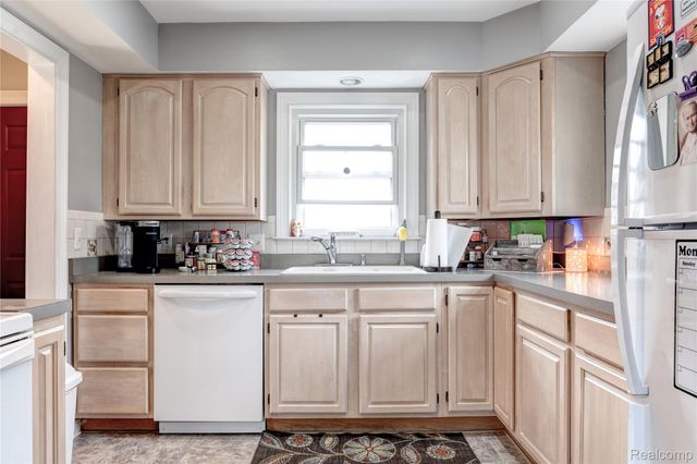 723 Globe Road, Waterford Charter Township, MI 48328