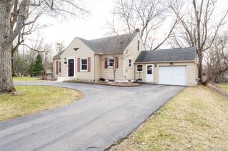 723 Globe Road, Waterford Charter Township, MI 48328