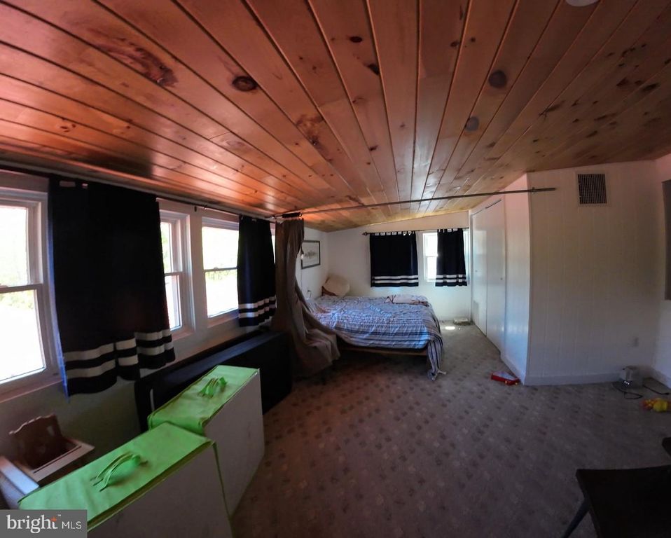 Image 17 of property listing at 13901 SE OLDTOWN RD SE, Cumberland, MD 21502