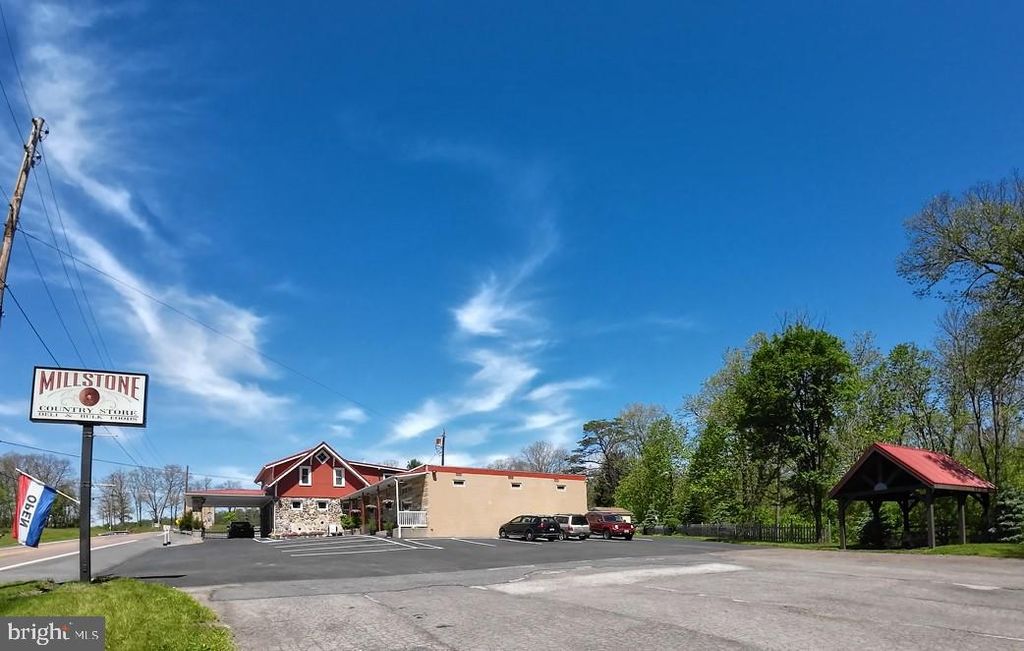 Image 7 of property listing at 13901 SE OLDTOWN RD SE, Cumberland, MD 21502