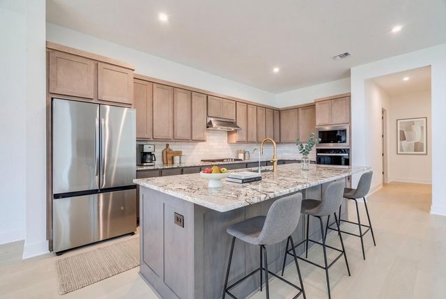 2217 Sondrio BND, Leander, TX 78641