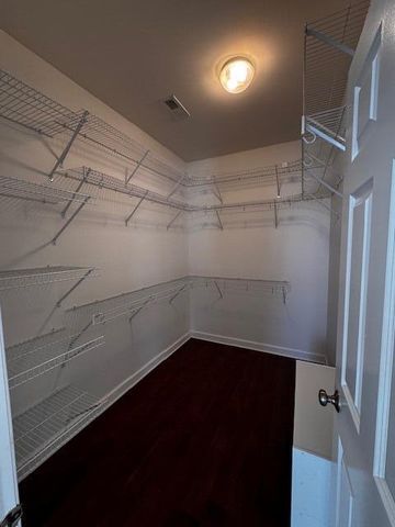 9989 Settlers Court, St. John, IN 46373