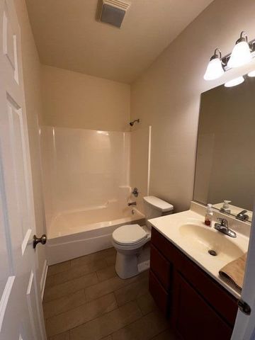 9989 Settlers Court, St. John, IN 46373