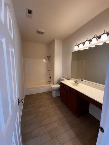 9989 Settlers Court, St. John, IN 46373