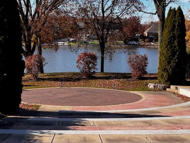 9989 Settlers Court, St. John, IN 46373