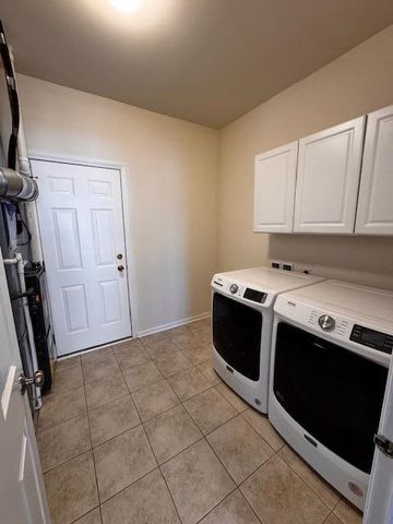 9989 Settlers Court, St. John, IN 46373