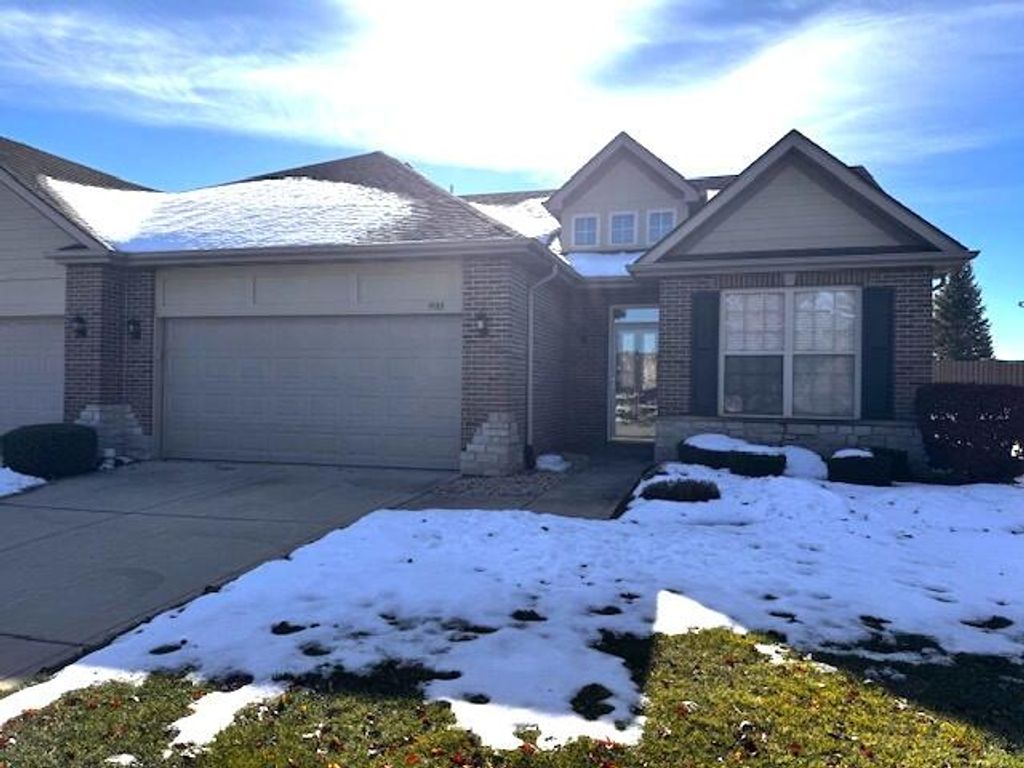 9989 Settlers Court, St. John, IN 46373