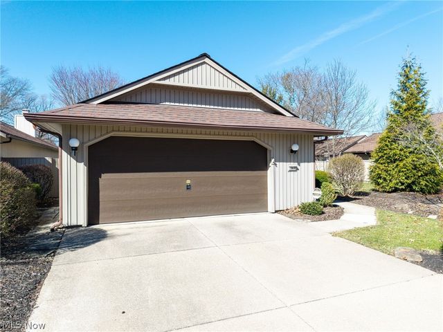 10806 Meadow Trail, Strongsville, OH 44149