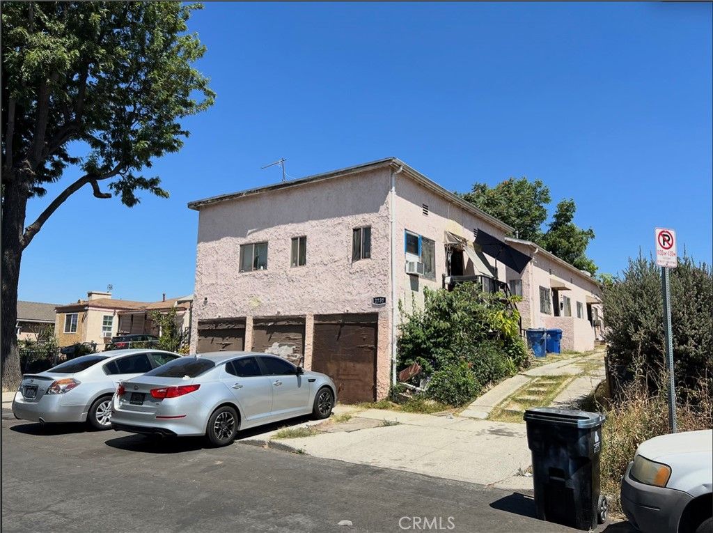 Image 2 of property listing at 2737 Pomeroy, Los Angeles, CA 90033