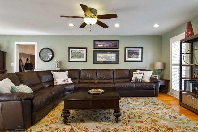 90 Linden Avenue, Glencoe, IL 60022