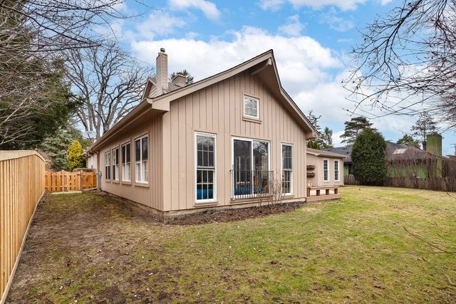 90 Linden Avenue, Glencoe, IL 60022