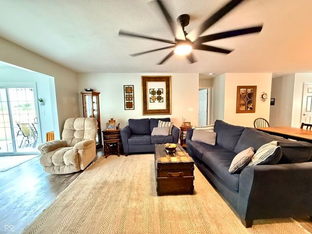 789 Jefferson Park Drive, Pittsboro, IN 46167