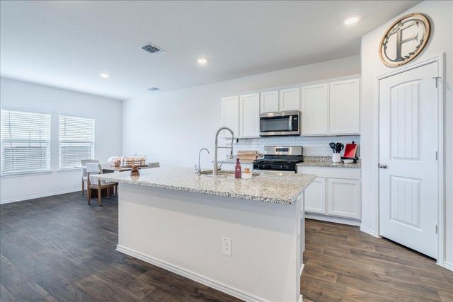 125 Frogmore LOOP, Uhland, TX 78640