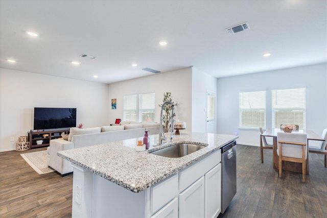 125 Frogmore LOOP, Uhland, TX 78640