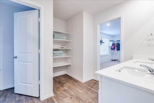 125 Frogmore LOOP, Uhland, TX 78640