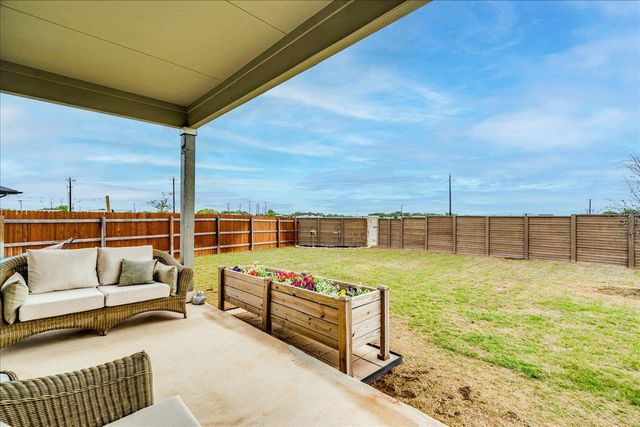 125 Frogmore LOOP, Uhland, TX 78640