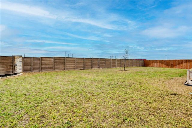 125 Frogmore LOOP, Uhland, TX 78640