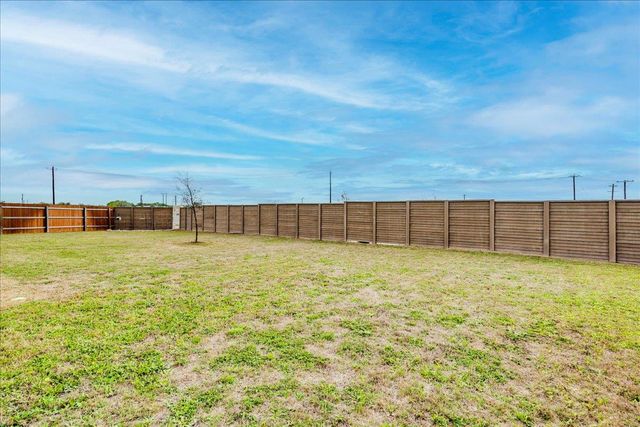 125 Frogmore LOOP, Uhland, TX 78640
