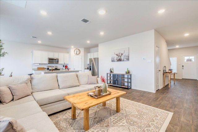 125 Frogmore LOOP, Uhland, TX 78640
